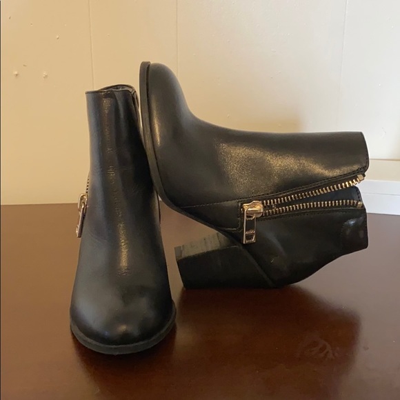 Booties🤍 - Picture 3 of 3